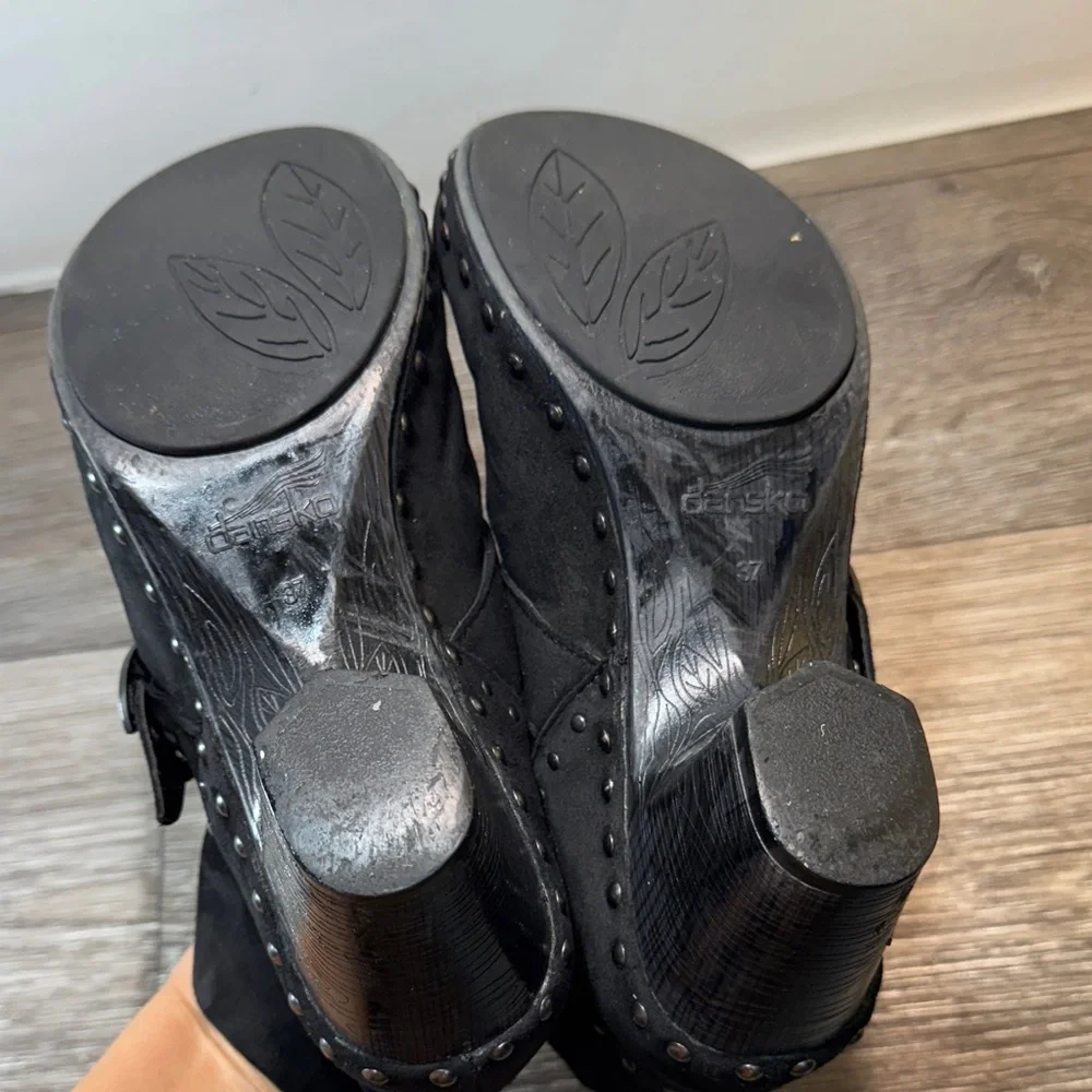 Dansko Black Ankle Boots with Studded Detail woman’s 37 (s106)